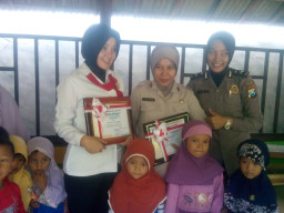 Polwan Polres Pasuruan Motivasi Murid Paud Al Uswah.