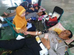 POLSEK BANGIL GABUNG DENGAN KOMUNITAS REGGAE DALAM BAKTI SOSIAL DONOR DARAH