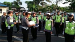 Berprestasi Dalam Tugas Empat Anggota Satlantas Mendapat Penghargaan 
