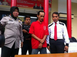 Curi Tas Dan Rampas HP, Aris Harus Mendekam di Balik Jeruji Besi Polrestabes Surabaya.