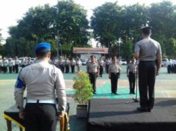 Tiga Anggota Polres Pasuruan Mendapat Kenaikan Pangkat Purna Tugas.