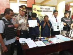 Palsukan KTP Dan KK Untuk Buat Ijin Usaha dan Kridit Mobil Mewah