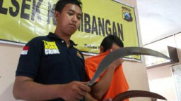 Ancam Bunuh Tetangga Dengan Clurit, Agus Santoso (31) di Polisikan Warga Sekitar.