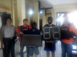 Curi Timer Counterdown Trafighlight, 2 Pemuda Digelandang ke Mapolsek Lakarsantri.