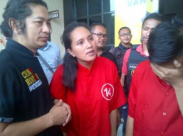 ATM Mantan Suami di Kuras Untuk Menyenagkan Sang Brondong
