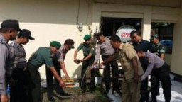 Muspika Prajekan Kompak Musnahkan Puluhan Miras.