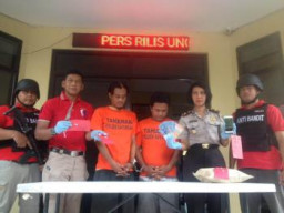 Komplotan Penjual Burung Beo Palsu Diringkus