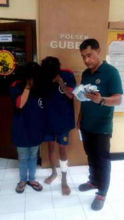 Pasutri Nikah Sirih Kompak Curi Sepeda Motor, Kini Ditahan Polsek Gubeng.