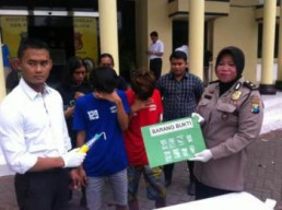 Dua Pemuda Pengedar dan Pengguna Sabu Dibekuk Satresnarkoba Polrestabes Surabaya.