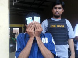 Palsukan KTP Demi Kridit HP, Moch Ali (32) Ditahan Polsek Genteng.