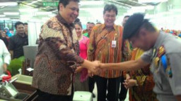 Kapolsek Sukorejo Sambut Menteri Perdagangan di PT HM Sampoerna