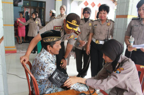 Peringati HUT RI ke 72, Polres Pasuruan Gelar Pengobatan Gratis.