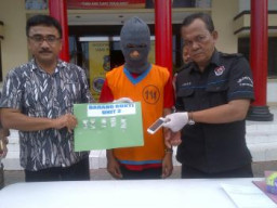 Tukang Parkir Nyambi Jual Sabu, Tertangkapa Aparat Dengan BB 2,11 Gram Sabu