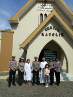 Satlantas Polres Bondowoso Sosialisasi Sadar Berlalulintas Kesejumlah Gereja.