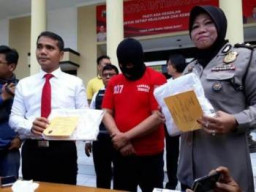 Cabuli Bocah Dibawah Umur, Dosen Homo Ditahan PPA Polrestabes Surabaya