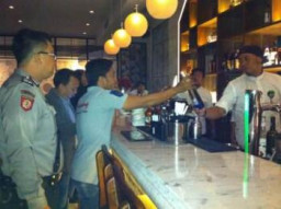 Tanpa Kantongi IJIN, 4 Cafe Digrebek Unit Tipiring Polrestabes Surabaya.