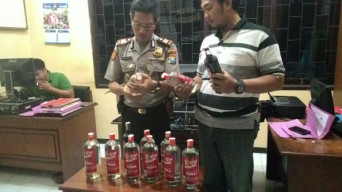 Polsek Sukorejo Libas Pedagang Miras Ilegal.