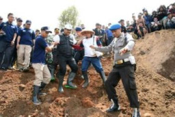 Gus Ipul: Evakuasi Korban Prioritas Utama Penanganan Bencana Longsor Ponorogo