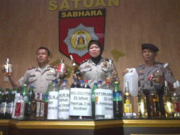 Razia Tipiring Polrestabes Surabaya Sita Minhol Golongan A  3.586 Botol, B 215 Botol, C 236 Botol.