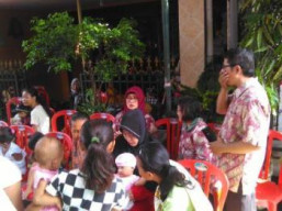 Dr. Tenny Ka. Puskesmas Banyu Urip Dampingi Posyandu RW 3 Kupang Krajan Ikuti Lomba Tingkat Kota.