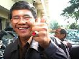Garang Menghadapi Wartawan, Menangis Saat di Persidangan
