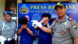 Usai  Beli Sabu, 2 Pemuda Digelandang Ke  Mapolsek Tambaksari.