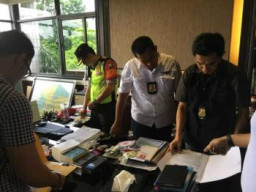 Ruang Direktur Operasional Pelindo III di Geledah Tim Saber Pungli Mabes Polri.