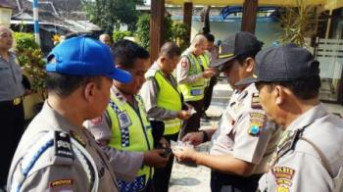 Polsek Rembang Lakukan Pemeriksaan Dadakan Kelengkapan Anggotanya
