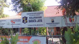 Lurah Barata Jaya Tampik Memiliki Stand di Sentra PKL. 