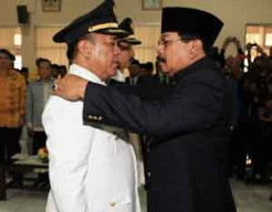 Bambang suryo Darmo: Bupati Lamongan Bergaya Feodal 