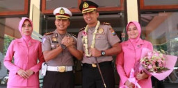 Tradisi Pedang Pora Warnai Sertijab Kapolres Pasuruan