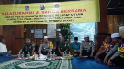 Hadiri Acara Silaturahmi Sahur Bersama Warga Dan 3 Pilar, Wakapolrestabes Disambut Musik Patrol Tradisional.