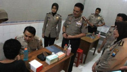 Kapolrestabes Surabaya, Beri Layanan Berobat Gratis Kepada Masyarakat.