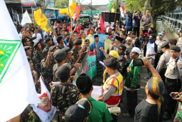 Dikawal Polres Malang, Aksi Damai Benar-Benar Damai