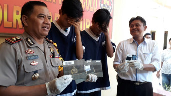 Kakak Adik Kompak Bobol Kantor FIF.