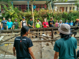 Polres Malang Gelar Wisata Bedah Rumah dengan Expatriat Inggris.