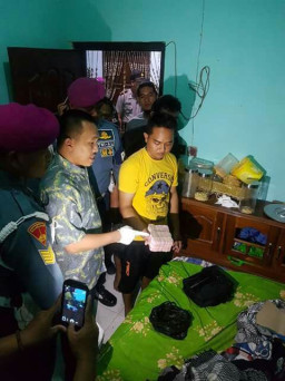 Gabungan TNI-Polri Geledah Rumah Tersangka Pembunuhan Istri Kades.