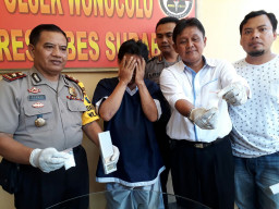 Pengedar Narkoba di Depan Tunjungan Plaza Surabaya, di Ciduk Polisi.