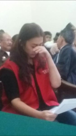 Baca Pledoi Sambil Nangis, Janda Cantik Tetap Diadili.
