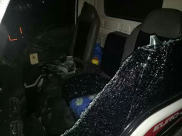 Ulah Iseng Lempar Batu Dijalanan, Meresahkan Pengguna Jalan.