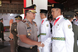 Kapolres Malang Bersama Forpimda Resmikan Anggota Paskibraka di Pendopo Kabupaten.