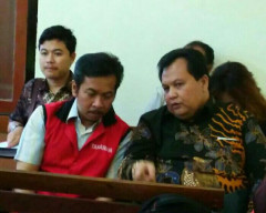 Wakil Dekan Unair di Sidang Kasus Pencabulan Anak, Pengacaranya Ajukan Eksepsi.