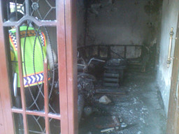 Akibat konseleting Listrik, Rumah M. Roni Hangus Terbakar.