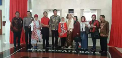 Ibunda Presiden Jokowi Kunjungi Among Tani Kota Batu.