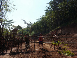 Proyek Jalan Geoperk Ciletuh Belum Bayar Tanah Warga.