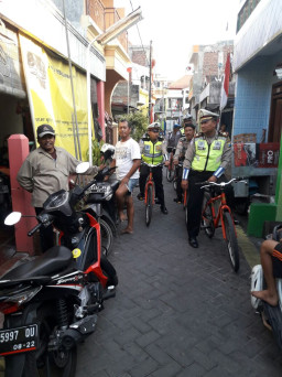 Kanit Lantas Polsek Sawahan Bersepeda Angin Saat Liburan Idul Adha.