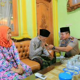 Kapolres Jombang Kunjungi Ponpes Majmaal Bahrain Siddiqiyyah Ploso Jombang.
