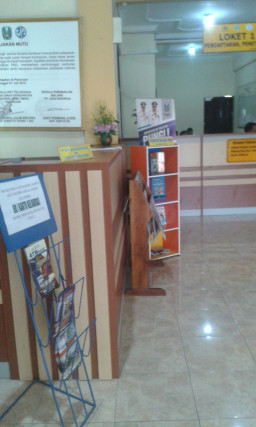 Samsat Bangil Manjakan Wajib Pajak Dengan Buku Bacaan.