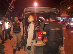 Cafe King dan Gjack Sememi di Razia Aparat.