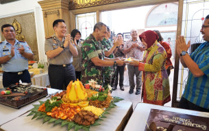 Jaga Soliditas TNI-POLRI, Kapolrestabes Surabaya Rayakan HUT Danrem 084 Baskhara Jaya.